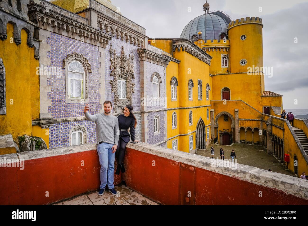 Parco e Palazzo Nazionale di pena (Palácio da pena) è un castello romanticista a São Pedro de Penaferrim, nel comune di Sintra, sul Portogallo Foto Stock