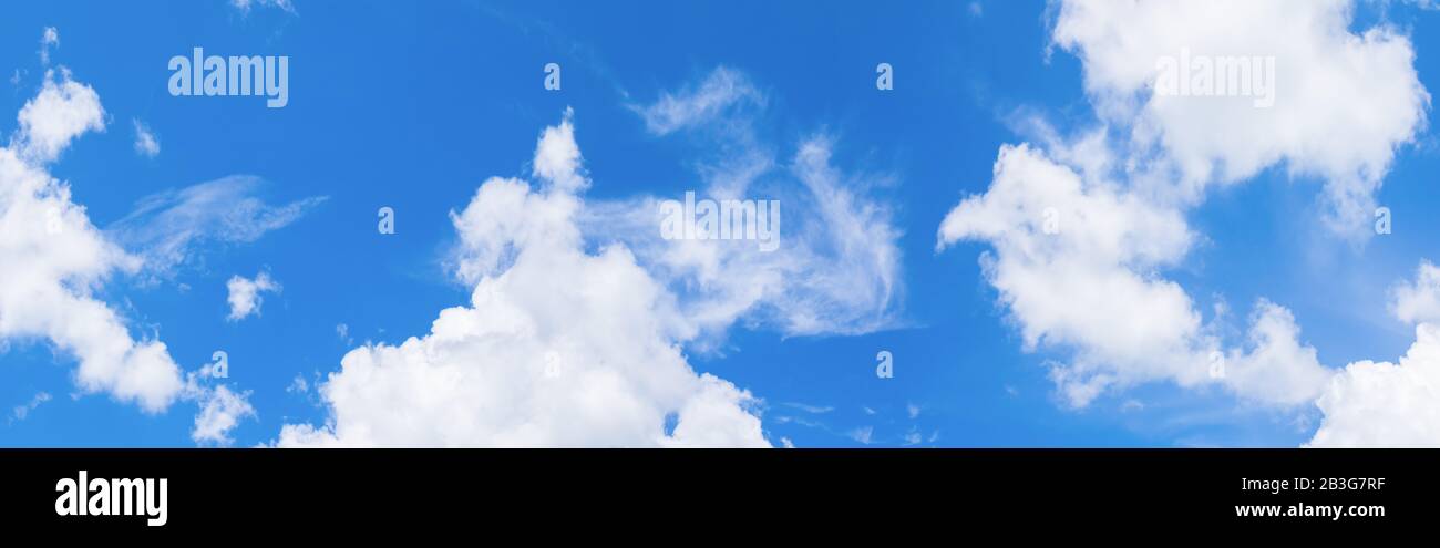 Panorama del cielo e cloud in estate sfondo bello Foto Stock