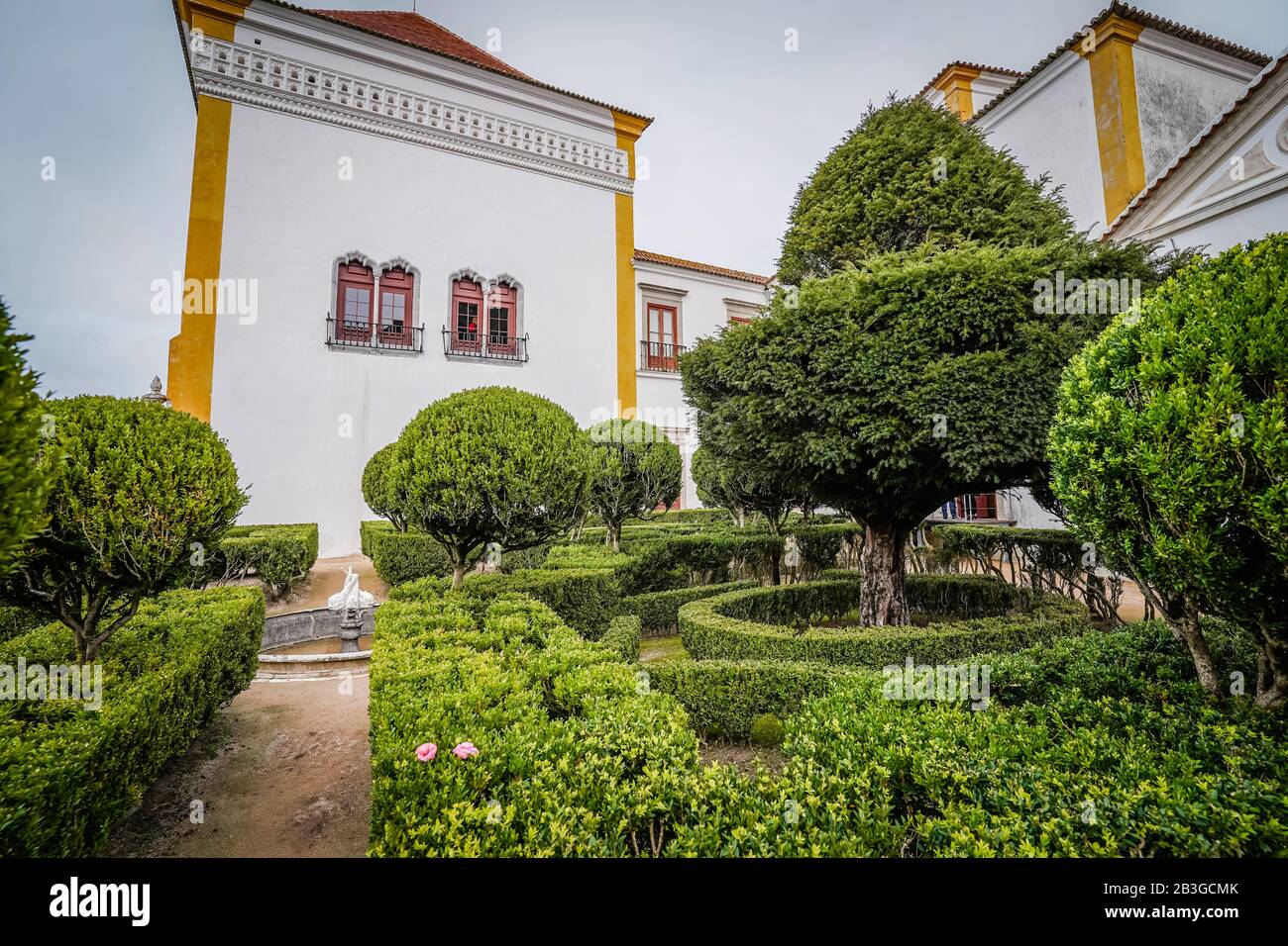 Il Palazzo Nazionale di Sintra, chiamato anche Palazzo di Sintra e Palazzo Comunale, è un ex palazzo reale medievale e attuale musem storico nel Foto Stock