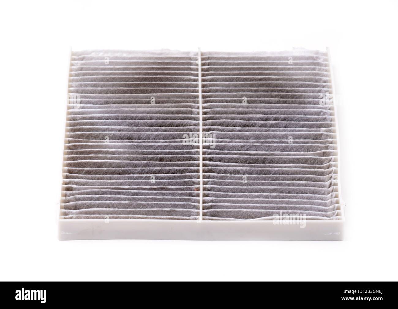 filtro dell'aria condizionata per auto sporco isolato su sfondo bianco Foto Stock