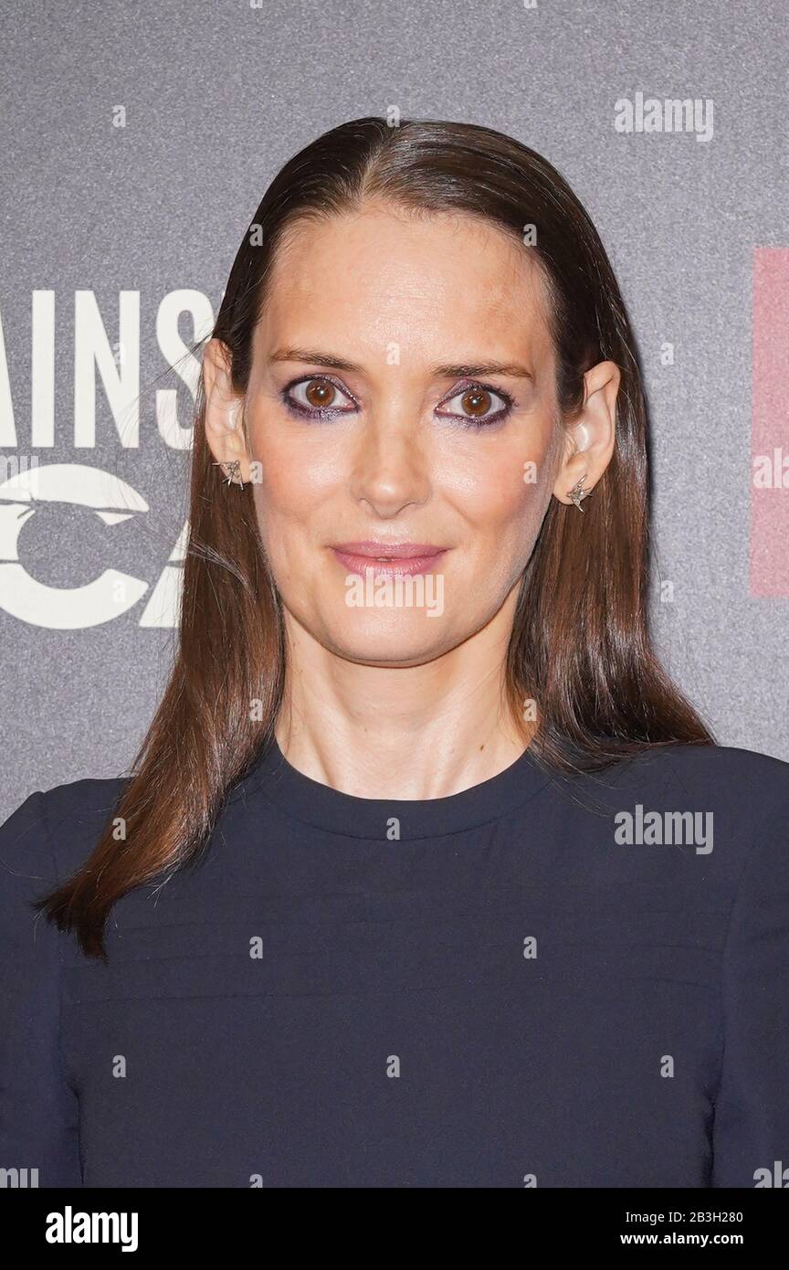 New York, Stati Uniti. 04th Mar, 2020. Winona Ryder partecipa alla prima 'The Plot Against America' di HBO presso la Florence Gould Hall. Credit: Sopa Images Limited/Alamy Live News Foto Stock