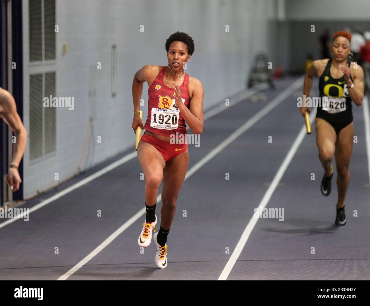 Kyra Constantine gestisce la tappa di apertura sul relè 400m da 4 x 4 donne della California meridionale che ha vinto in un record di incontro 3:29.92 durante i Campionati indoor MPSF, sabato 29 febbraio 2020, a Seattle, USA. (Foto di IOS/ESPA-Images) Foto Stock