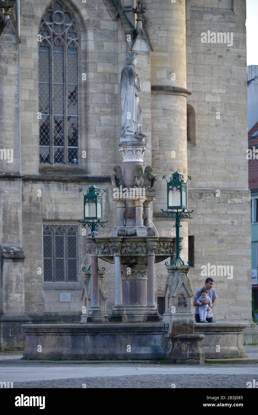 Heinrichsbrunnen, Marienkirche, Marktplatz, Meiningen, Thueringen, Deutschland Foto Stock