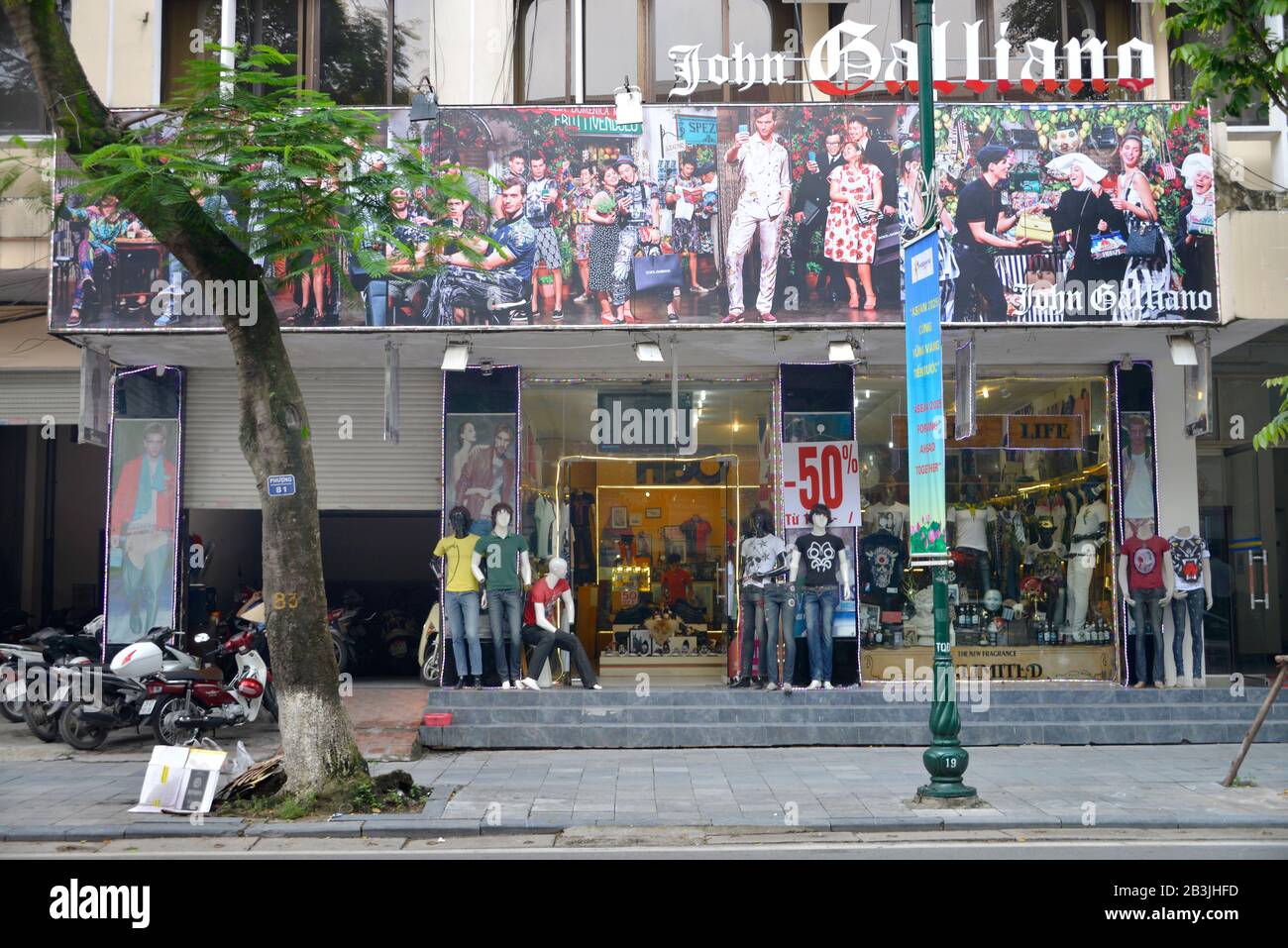 Verkauf, Kleidung, John Galliano, Altstadt, Hanoi, Vietnam Foto Stock