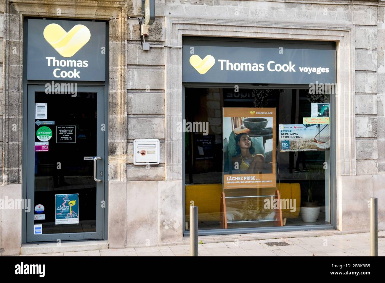 Bordeaux , Aquitaine / Francia - 09 23 2019 : Thomas Cook store agenzie di viaggio gran bretagna tour operator Foto Stock