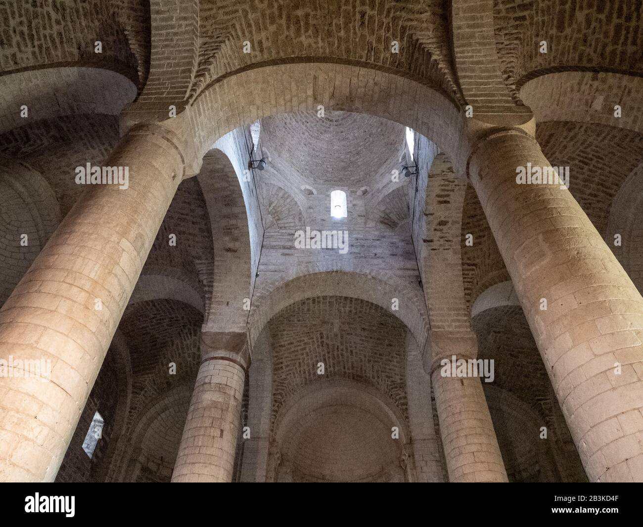 Italia, Marche, Genga, Abbazia romanica di San Vittore nel Parco Nazionale dei Monti Sibillini Foto Stock