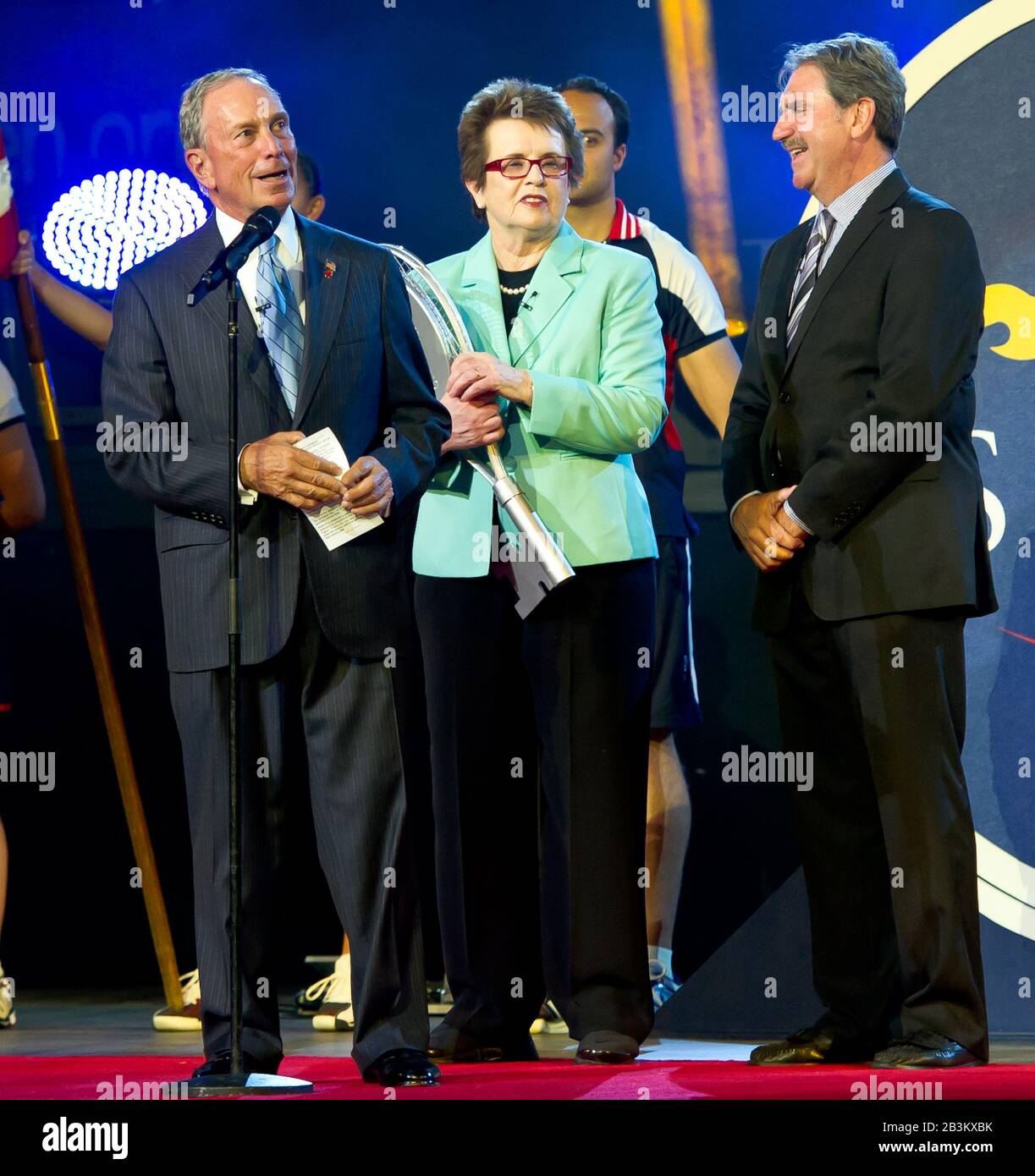 FLUSHING NY- 26 AGOSTO: Michael Bloomberg, Billie Jean King David Haggerty il Giorno uno del 2013 US Open a USTA Billie Jean King National Tennis Center il 26 agosto 2013 nel quartiere di lavaggio del Queens borough di New York City. Persone: Michael Bloomberg, Billie Jean King David Haggerty Foto Stock