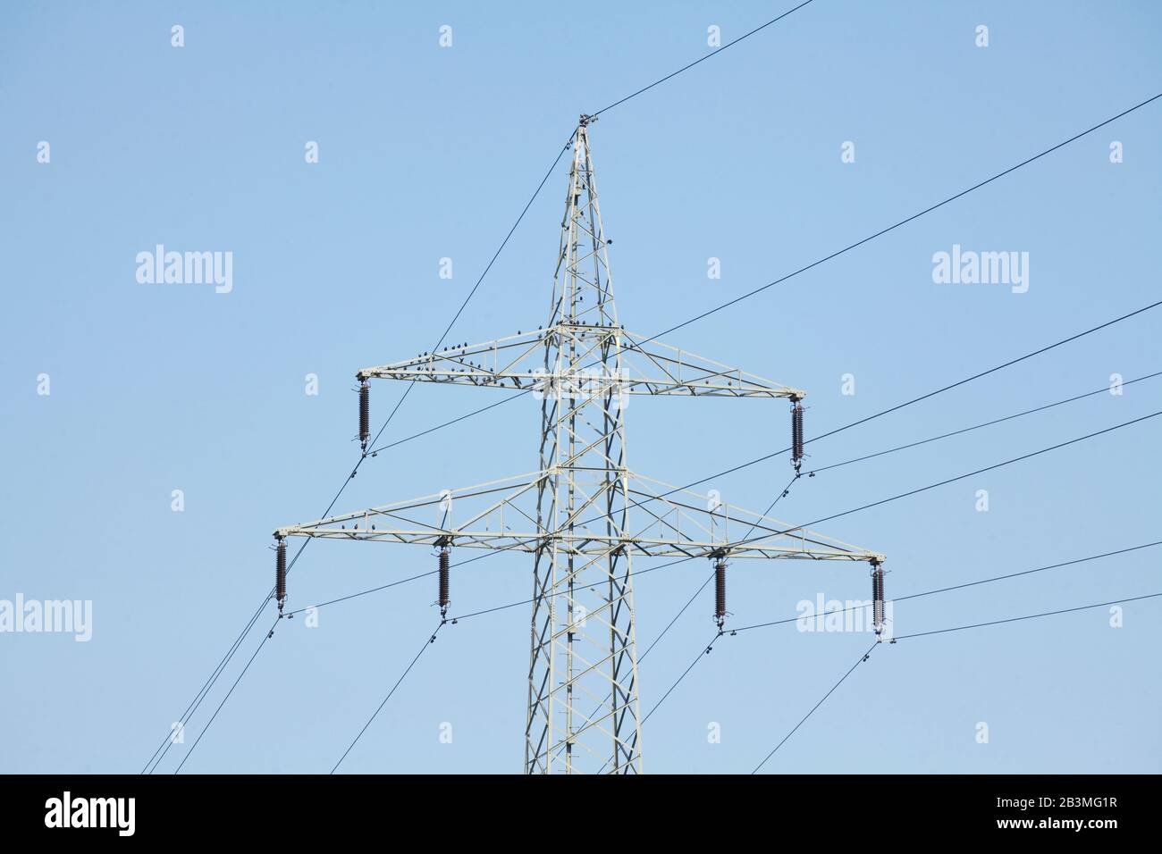 Pilone elettrico, cielo blu, Germania, Europa Foto Stock