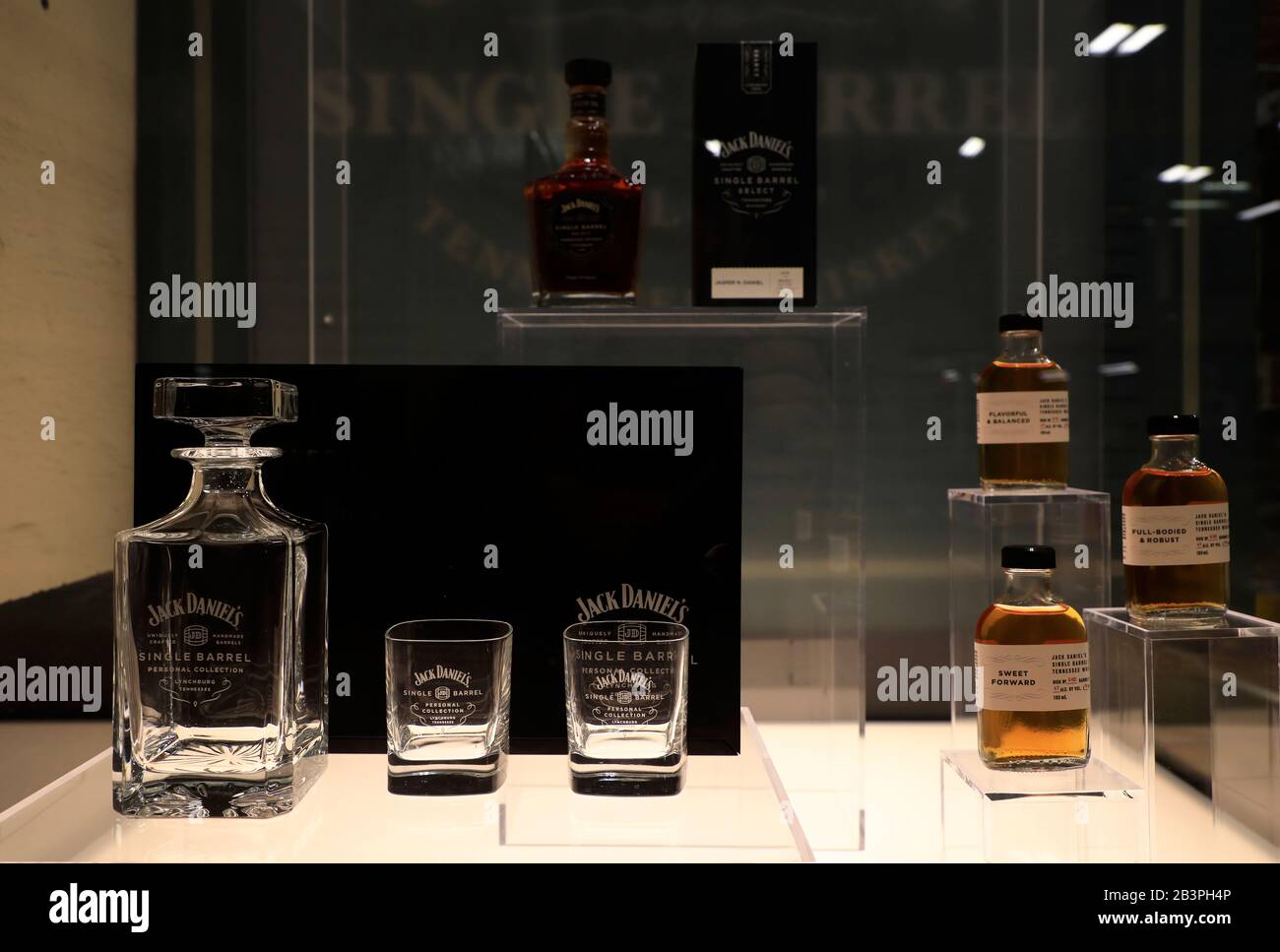 I prodotti di Jack Daniel vengono esposti nel centro visitatori della distilleria Jack Daniel.Lynchburg.Tennessee.USA Foto Stock