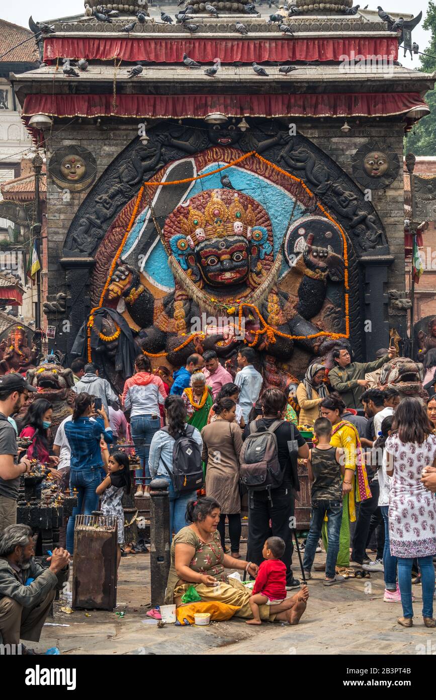 Statua di Kala Bhairab (Shiva nel suo aspetto più temibile) a Durbar Square a Kathmandu, Nepal Foto Stock