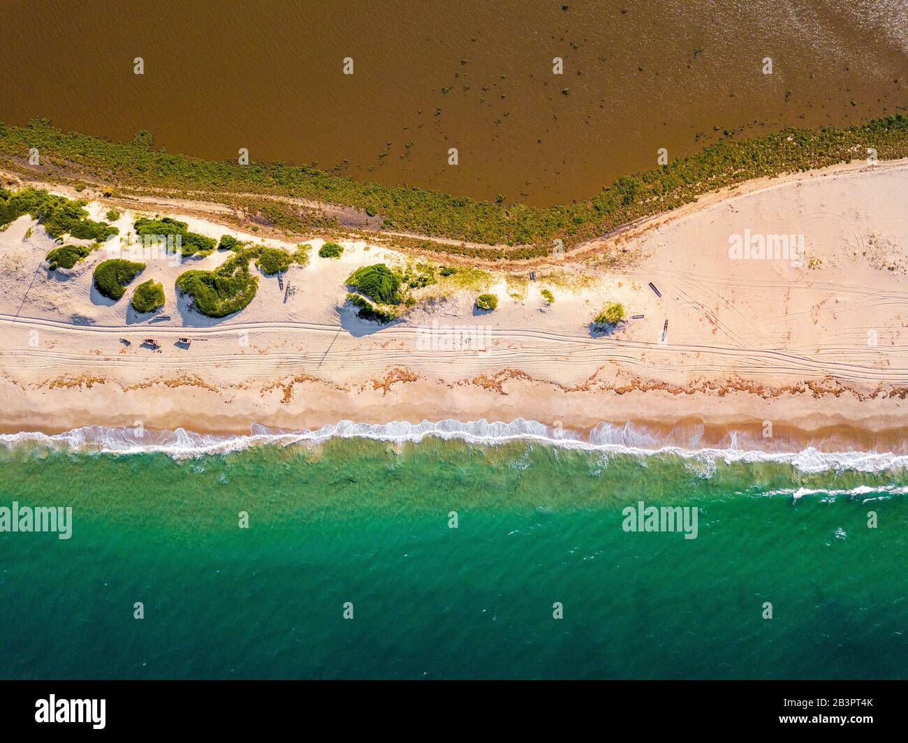 Veduta aerea della bellissima spiaggia di Macaneta, Maputo nord, Mozambico, Africa Foto Stock