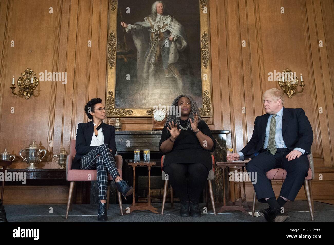 (Da sinistra a destra) Dame Kelly Holmes, Anne Marie Imafidon e il primo Ministro Boris Johnson durante un panel e la reception per celebrare la Giornata Internazionale della Donna a Downing Street a Westminster, Londra. Foto Stock