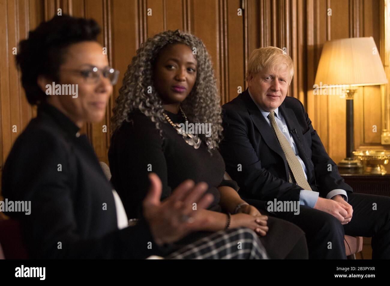 (Da sinistra a destra) Dame Kelly Holmes, Anne Marie Imafidon e il primo Ministro Boris Johnson durante un panel e la reception per celebrare la Giornata Internazionale della Donna a Downing Street a Westminster, Londra. Foto Stock