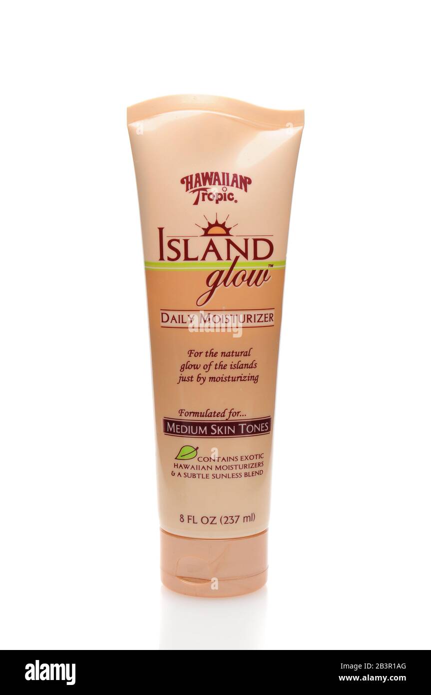 Irvine, CA, 31 GENNAIO 2011: Singolo tubo 8oz Hawaiian Tropic Island Glow Daily Moisturizer su sfondo bianco Foto Stock