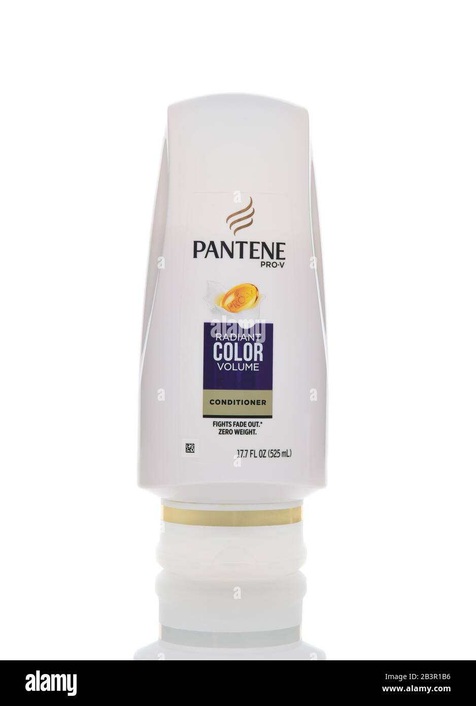 Irvine, CALIF - 30 AGOSTO 2018: Condizionatore Pantene Pro-V. Una bottiglia di prodotto per la cura dei capelli Radian Color Volume. Foto Stock