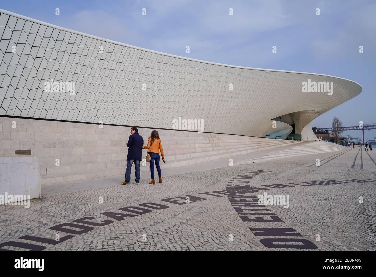 Maat Museum of Art, Architecture and Technology di Lisbona, progettato dall'architetto britannico Amanda Levete Foto Stock