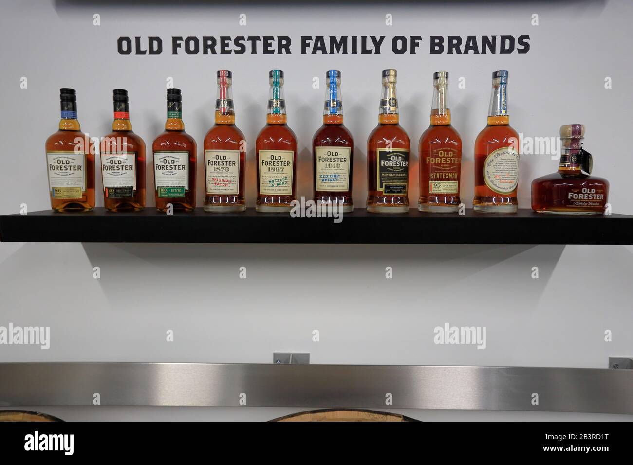 Whisky prodotti da Old Forester Distilling Co visualizzati sul Muro a Old Forester Distilling Co sotto il segno Vecchio Famiglia Forester di Brands.Louisville.Kentucky.USA Foto Stock