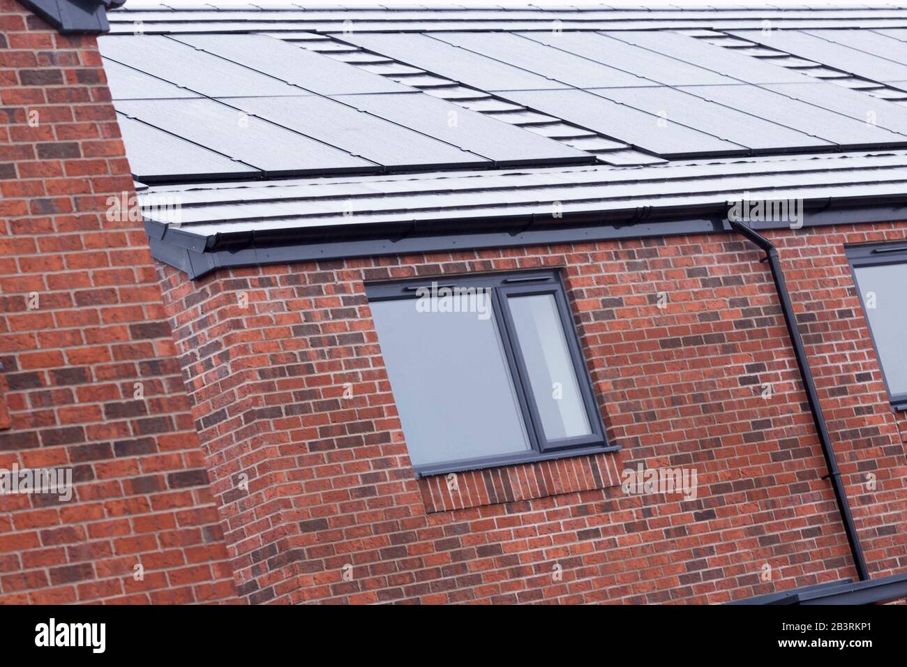 Pannelli solari in un nuovo edificio a Manchester, Inghilterra Foto Stock