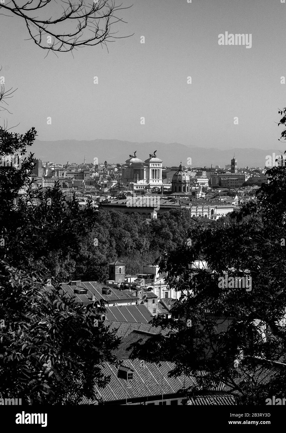 Roma, Italia, Europa: Immagine panoramica di Roma dalla terrazza Gianicolo con Altare della Patria al centro dell'immagine Foto Stock