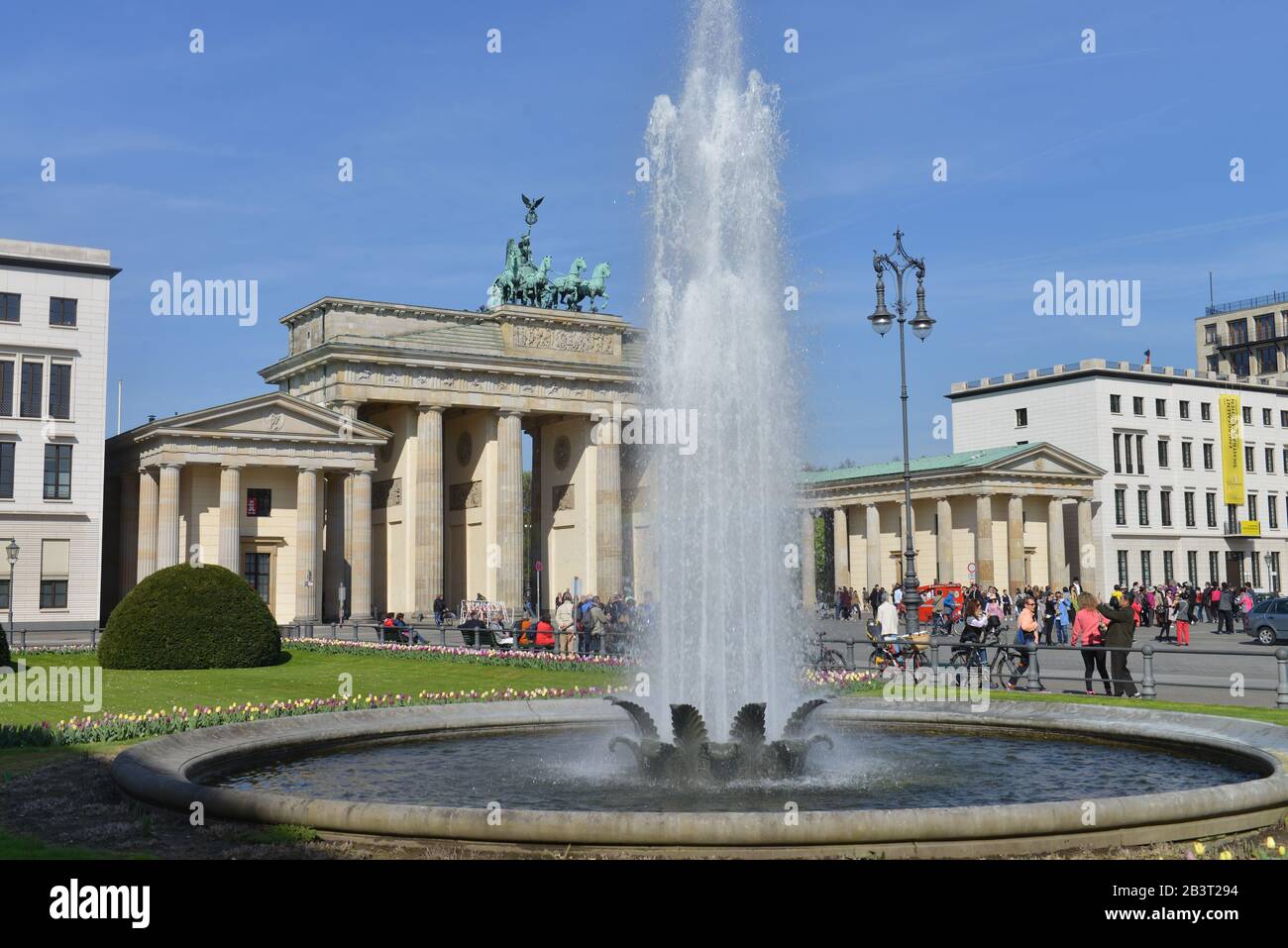 Brandenburger Tor, Pariser Platz, nel quartiere Mitte di Berlino, Deutschland Foto Stock