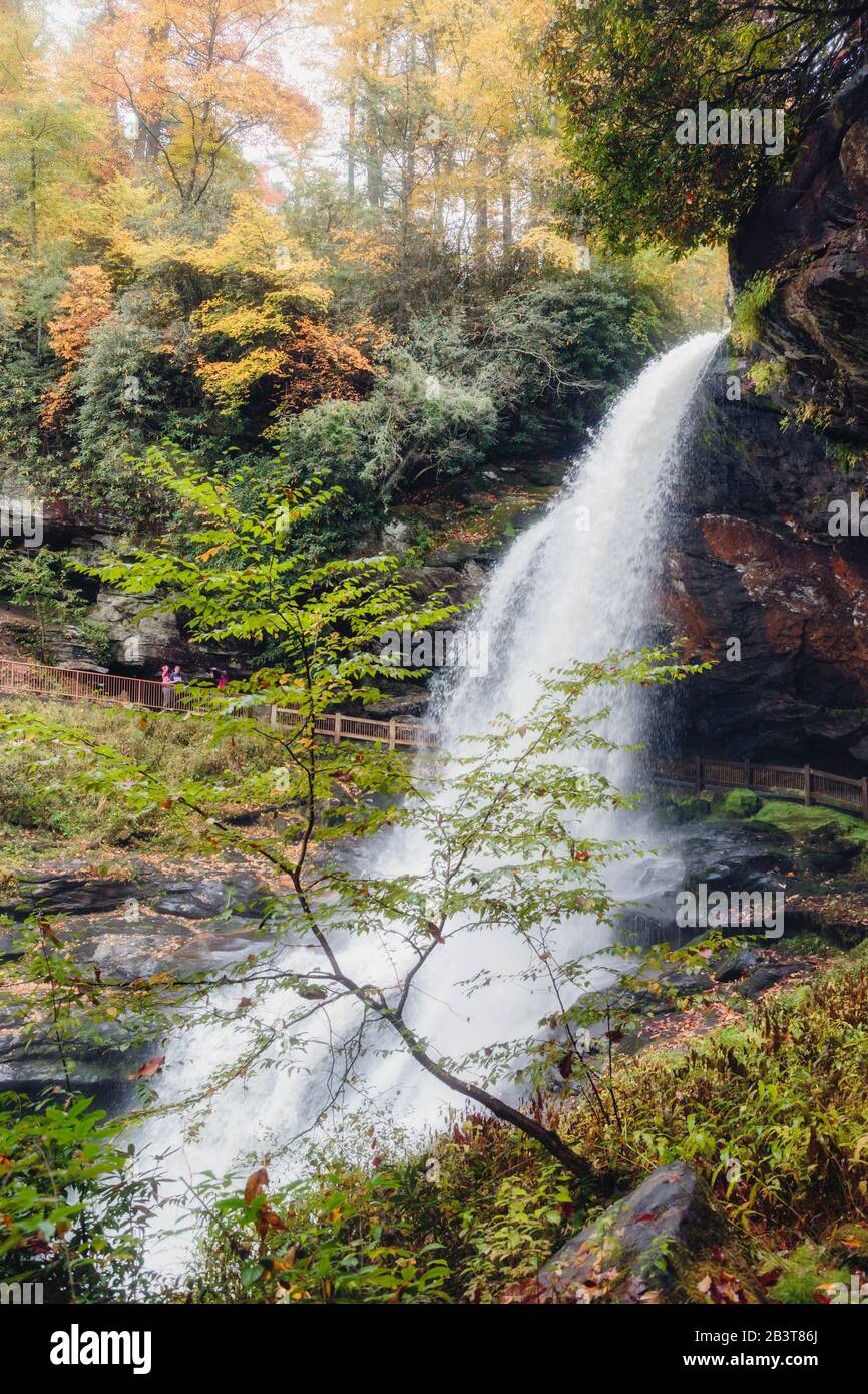 Dry Falls, conosciuta anche come Upper Cullasaja Falls, Nantahala National Forest, Macon County, nelle Blue Ridge Mountains, North Carolina, Stati Uniti Foto Stock