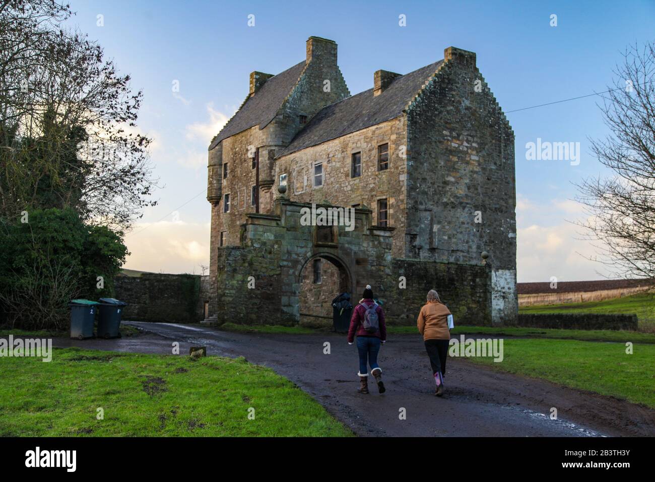 Midhope Castle rappresenta Lallybroch nella serie TV di Outlander. Foto Stock