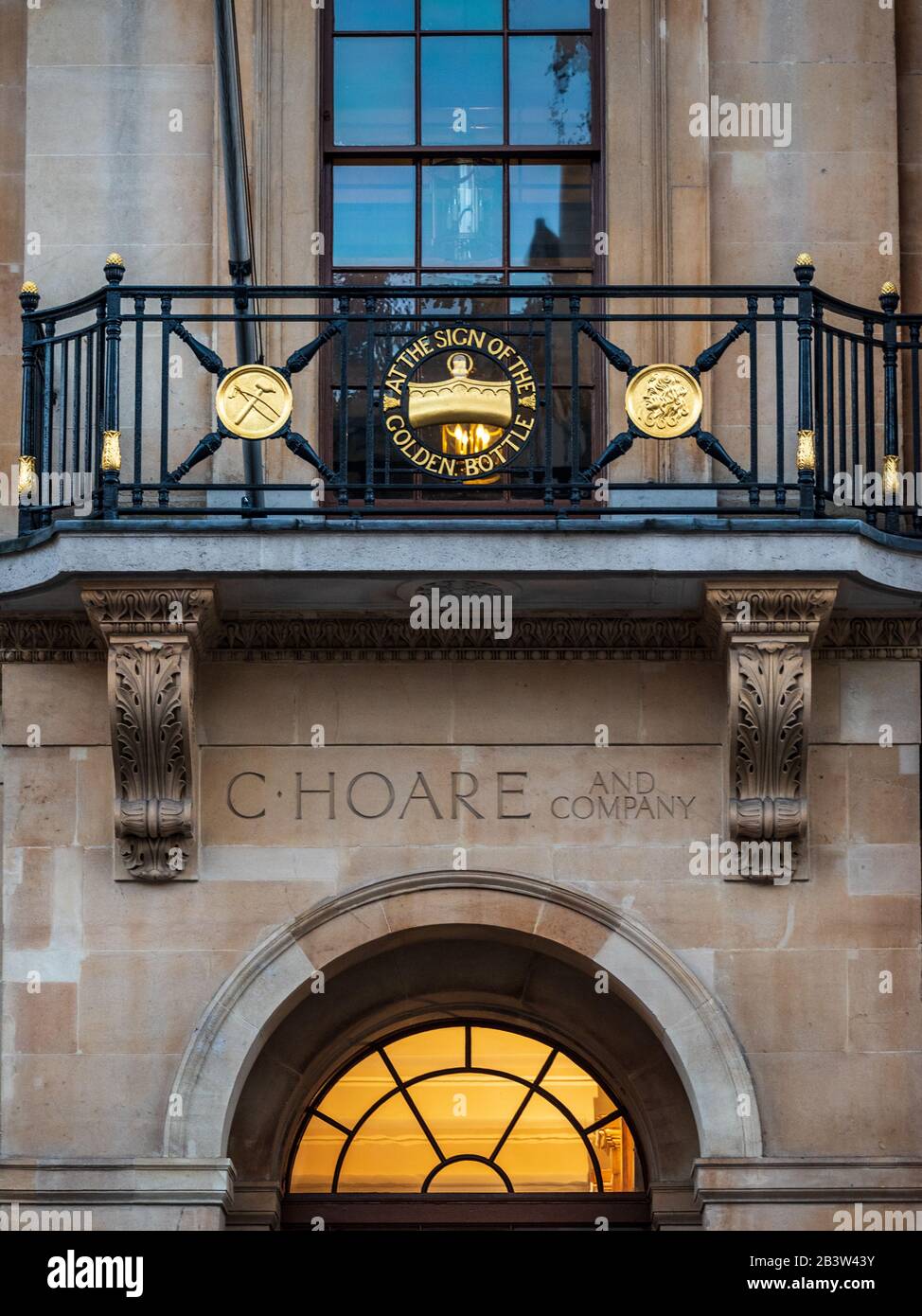 C. Hoare & Co Private Bank Fleet Street Londra. Fondata nel 1672 da Sir Richard Hoare, C. Hoare & Co è ancora di proprietà della stessa famiglia. Foto Stock
