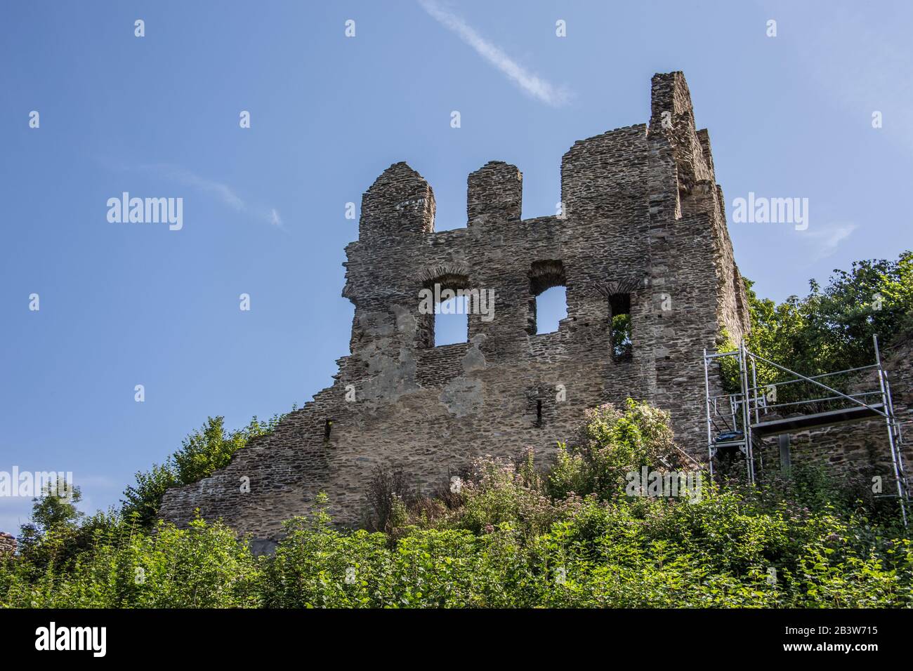 Rovine del castello di Isenburg sull'Iserkopf a Westerwald Foto Stock