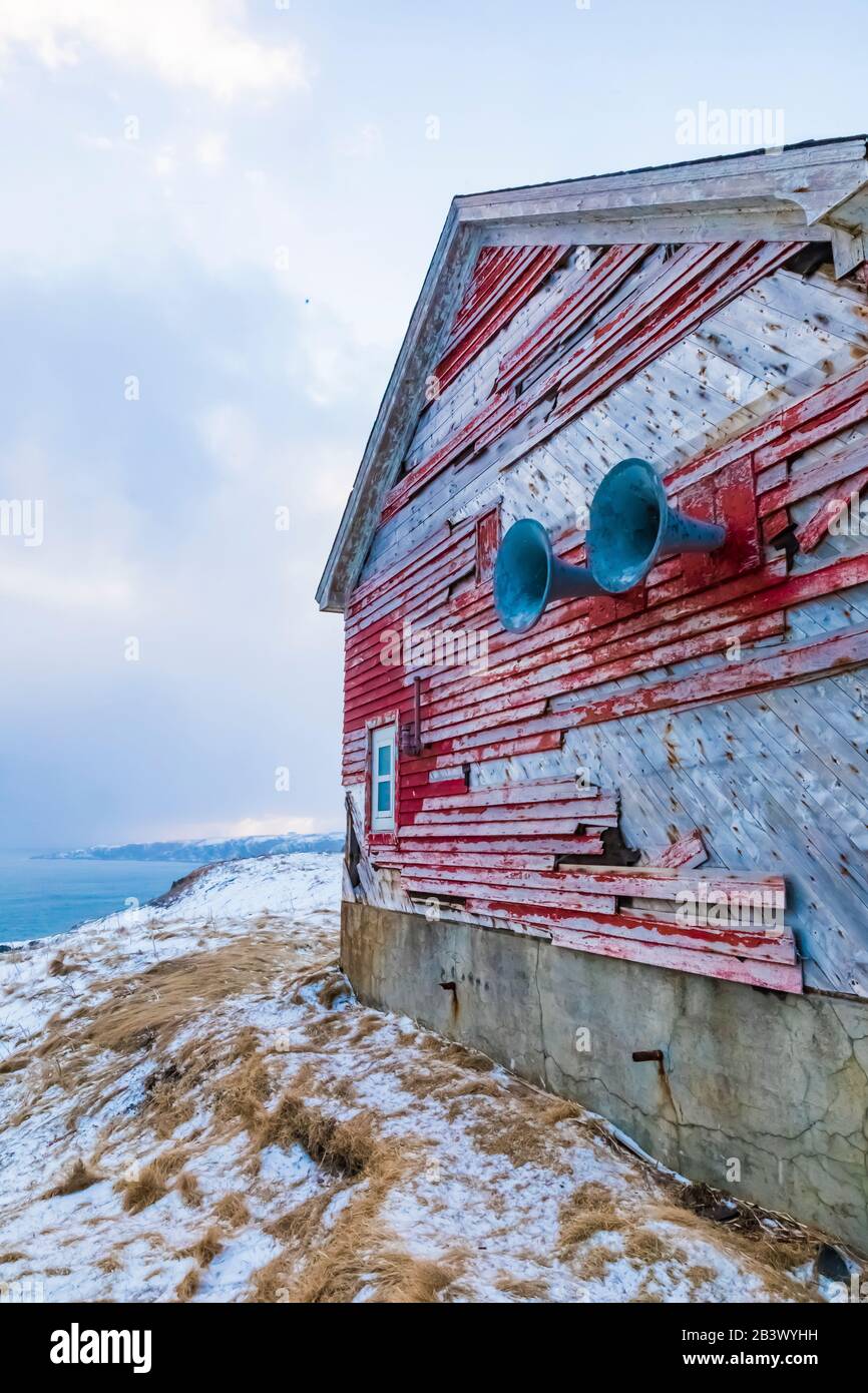 Foghorns su una struttura storica di governo a Cape Race sulla penisola di Avalon, Terranova, Canada Foto Stock