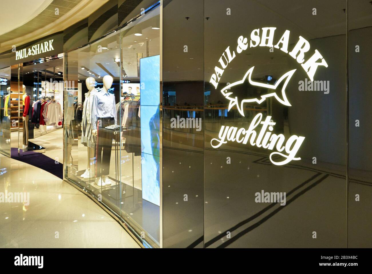 Hong KONG, CINA - CIRCA GENNAIO 2019: Negozio di Paul \u0026 Shark nel centro  commerciale Elements. Paul \u0026 Shark è un marchio di abbigliamento italiano  fondato Foto stock - Alamy