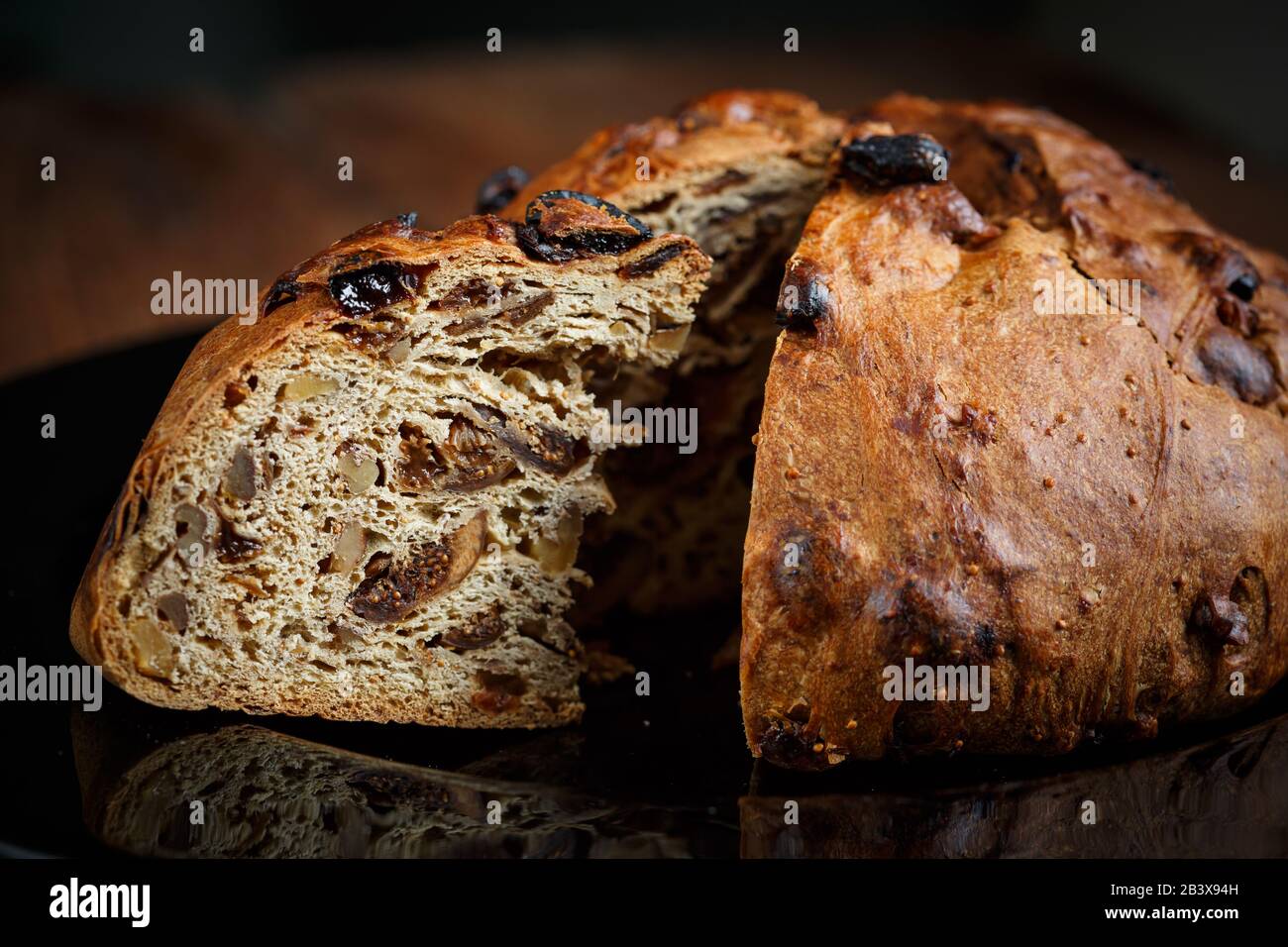 Bisciola, i dadi tradizionali e le figure del pane per il Natale della Valtellina, Italia Foto Stock