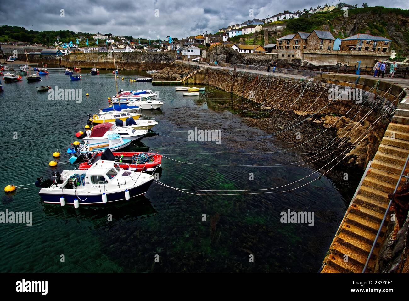 Mevagissey il cui nome in Cornovaglia è Lannvorek, è un villaggio e porto di pescatori e parrocchia civile in Cornovaglia, Inghilterra. Foto Stock