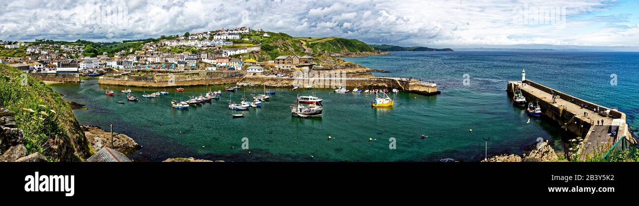 Mevagissey il cui nome in Cornovaglia è Lannvorek, è un villaggio e porto di pescatori e parrocchia civile in Cornovaglia, Inghilterra. Foto Stock