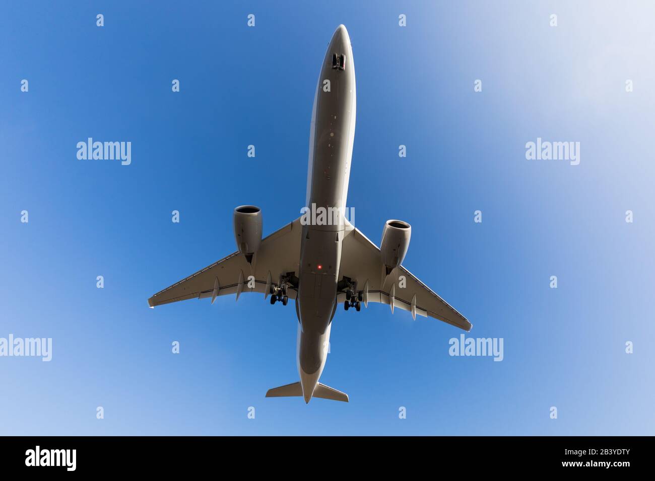 Manching, Germania - 30 dicembre 2016: Lufthansa German Airlines esegue le prove di atterraggio con l'Airbus A350 come parte della formazione dell'equipaggio su questo nuovo Foto Stock