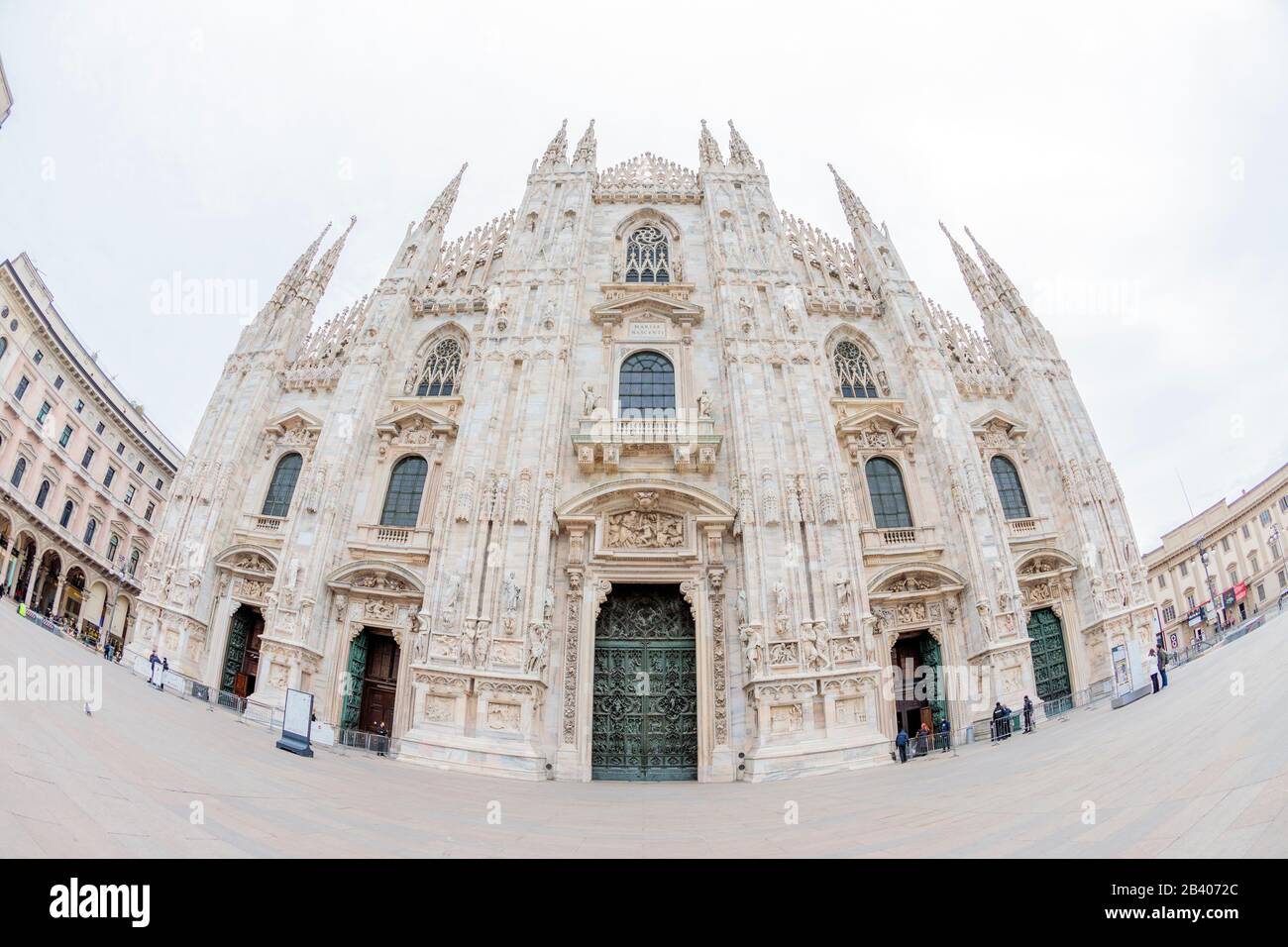 Milano Piazza Duomo, deserto piazza duomo durante covid19 coronavirus contagio marzo 2020 © Andrea Ripamonti / Alamy Foto Stock