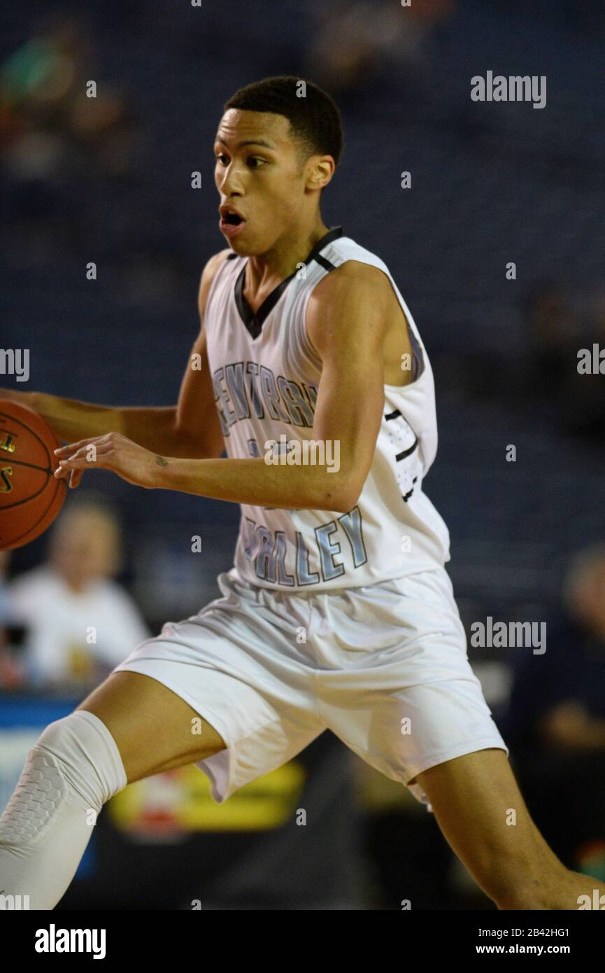 Tacoma, Washington, Stati Uniti. 5th Mar, 2020. Jayce SIMMONS (14) di Central Vallery HS prende il pavimento come Central Valley HS di Spokane e Skyview HS di Vancouver WA giocare nella classe 4A quarterfinal matchup nei campionati di pallacanestro dello Stato di Washington al Tacoma Dome di Tacoma, WA. Credito: Jeff Halstead/Zuma Wire/Alamy Live News Foto Stock