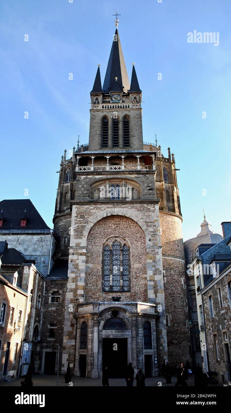 Cattedrale Di Aachen (Aachener Dom) Germania. La facciata occidentale della cattedrale è di origine carolingia. Stile romanico con neogotico. Foto Stock