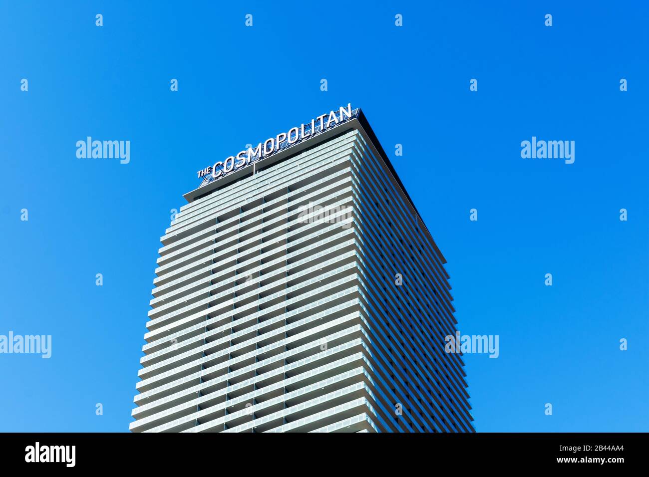 Segnale cosmopolita in cima alla torre alta di hotel di lusso, casinò, intrattenimento e passeggiata per lo shopping sulla Las Vegas Strip - Las Vegas, Nevada, USA - Foto Stock