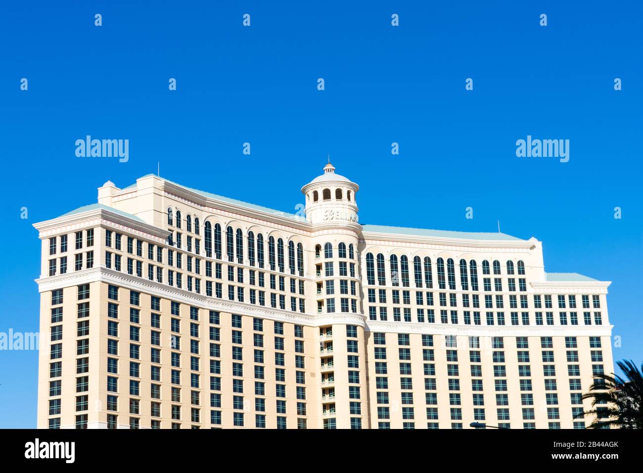 Bellagio resort, hotel di lusso e casinò vista esterna in una giornata di sole - Las Vegas, Nevada, Stati Uniti - 2020 Foto Stock
