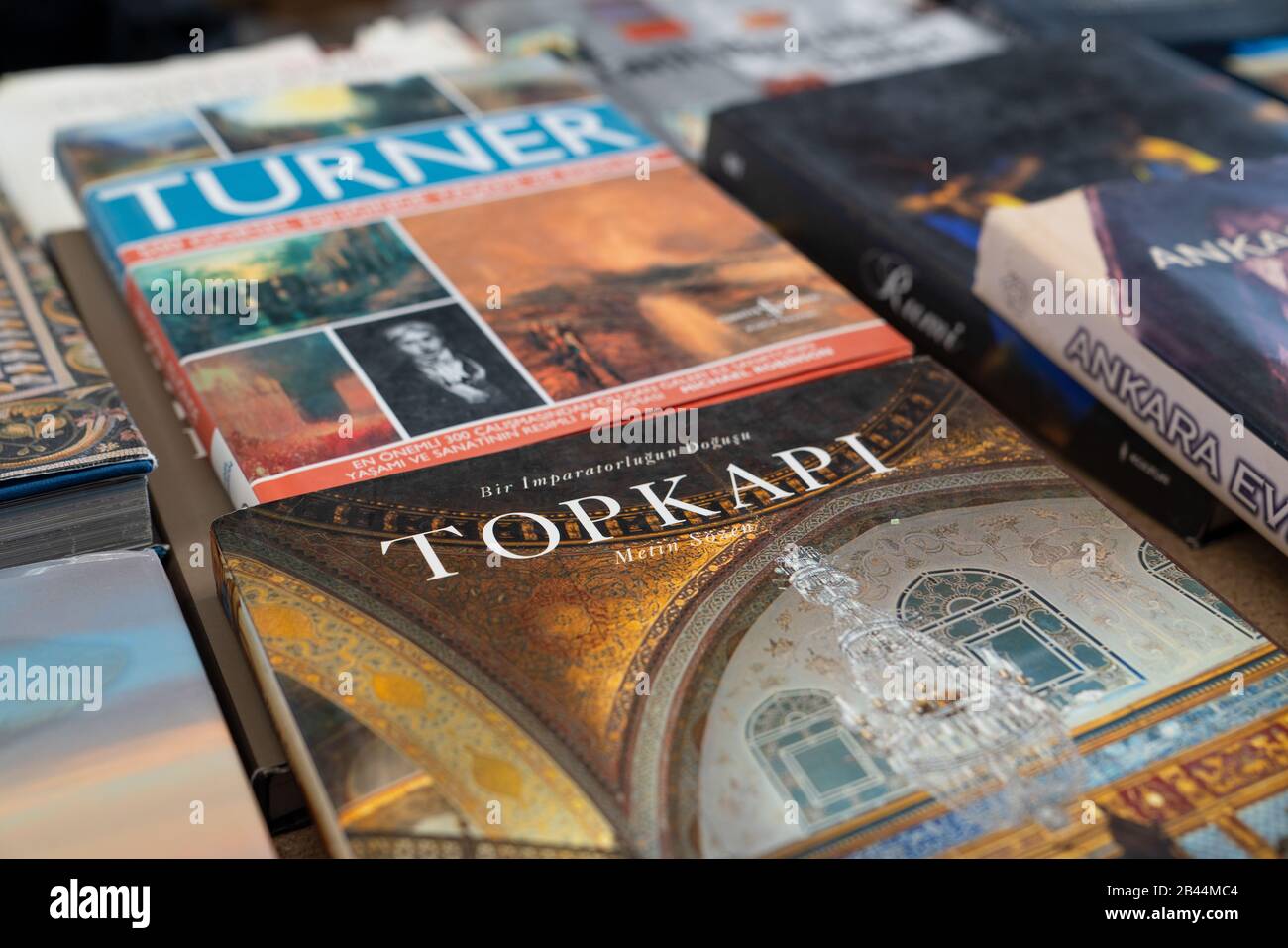 Ankara/Turchia - 01 marzo 2020: Il libro su Topkapi che è un vecchio saray ottomano in un mercato delle pulci Foto Stock