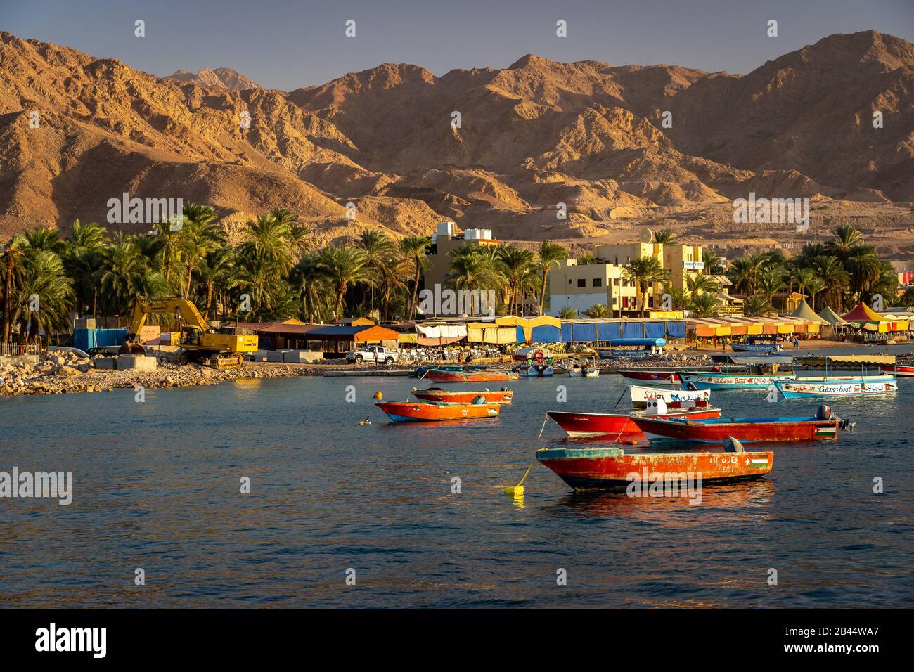 Aqaba, Giordania - una città portuale sul Golfo di Aqaba, famosa per lo  snorkeling e le immersioni Foto stock - Alamy