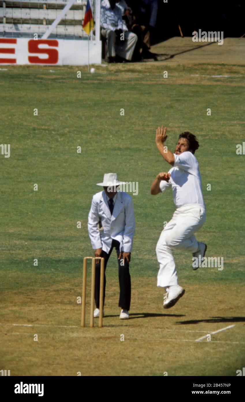 Ian Botham che fa il bowling nella partita di prova, bombay mumbai, maharashtra, India, Asia Foto Stock