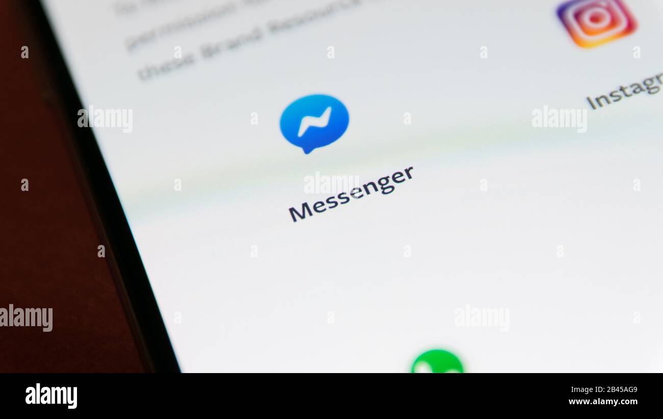 Cluj, ROMANIA - NOV 06, 2019: Facebook Messenger closeup su uno schermo di smartphone menu impostazioni. Editoriale illustrativo di Facebook Messenger. Foto Stock