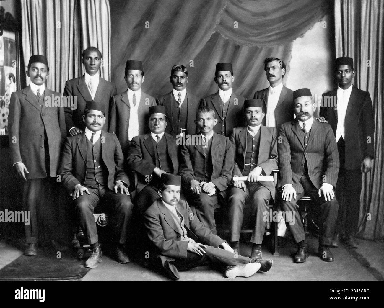 Mahatma Gandhi con associati in Sud Africa, 1910, vecchia immagine del 1900 Foto Stock