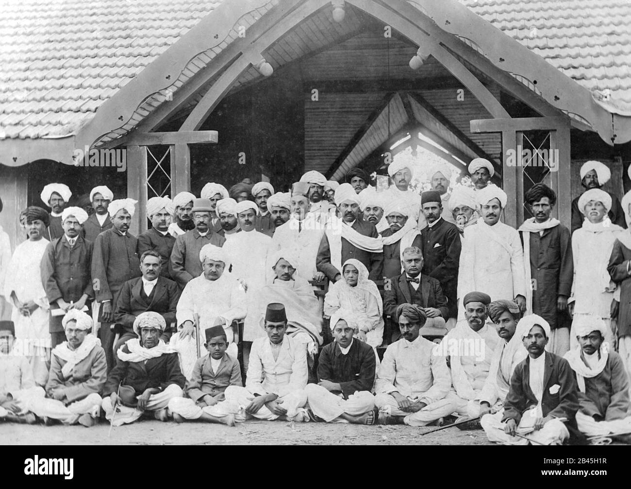 Mahatma Gandhi ad un ricevimento, India, 27 gennaio 1915, vecchio quadro del 1900 Foto Stock