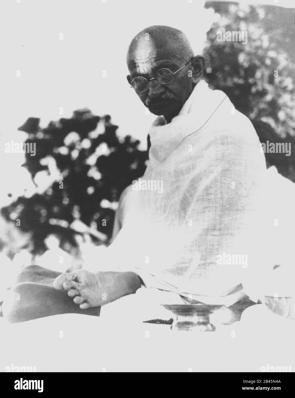 Mahatma Gandhi in un incontro di preghiera, India, Asia, 1940, vecchia immagine del 1900 Foto Stock