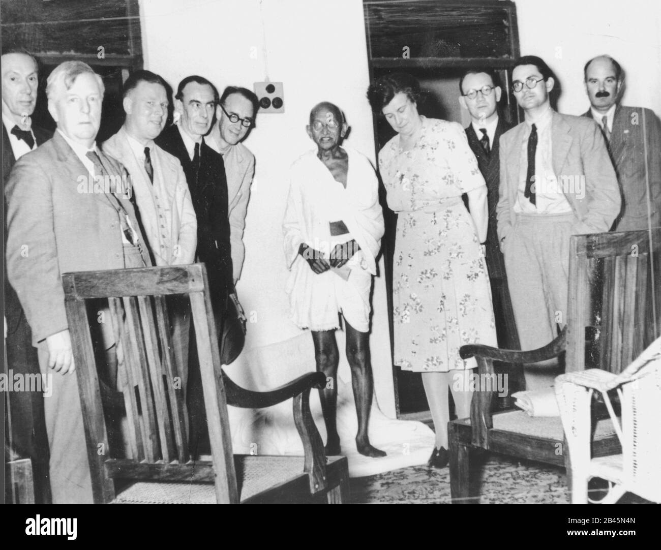 Una delegazione parlamentare britannica incontra Mahatma Gandhi a Chennai, Tamil Nadu, India, Asia, gennaio 1946 - RILASCIO MODELLO NON DISPONIBILE Foto Stock