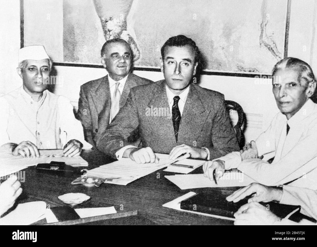 Jawaharlal Nehru, Muhammad Ali Jinnah, Lord Mountbatten, meeting, India, vecchia immagine del 1900 Foto Stock