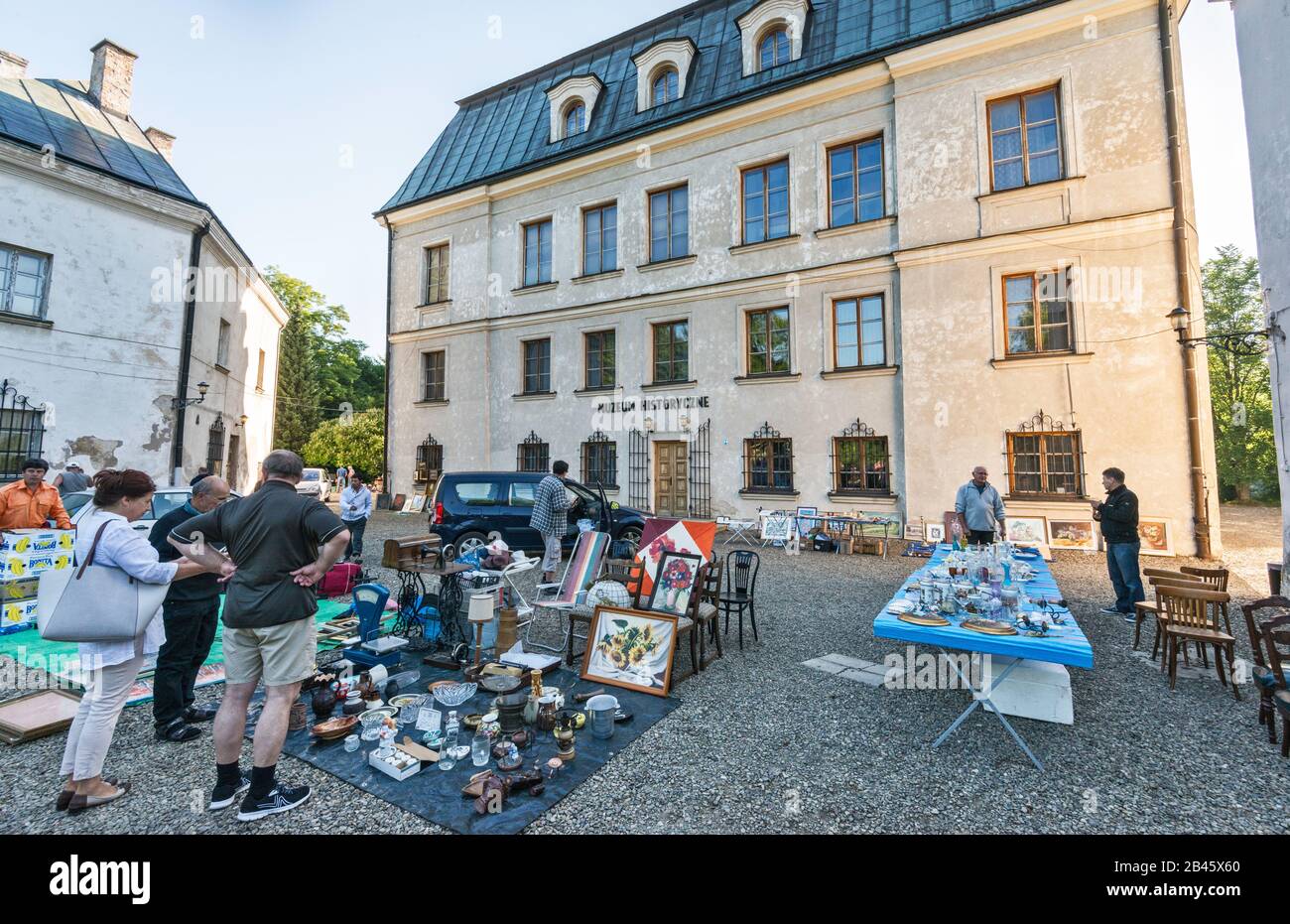 Mercato delle pulci a Dukla Palace, ora Museo di Storia, a Dukla, Malopolska, Polonia Foto Stock
