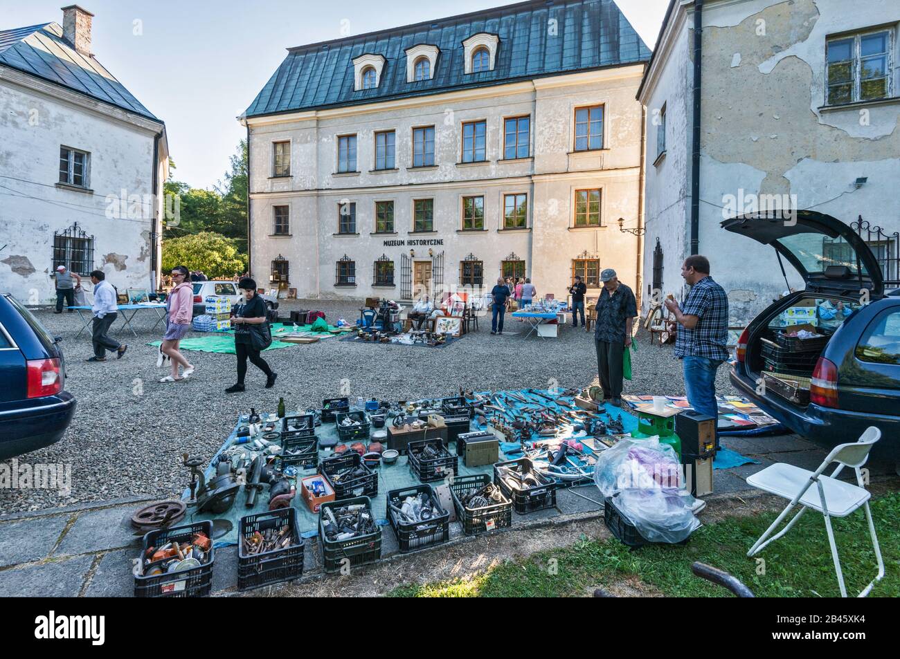 Mercato delle pulci a Dukla Palace, ora Museo di Storia, a Dukla, Malopolska, Polonia Foto Stock